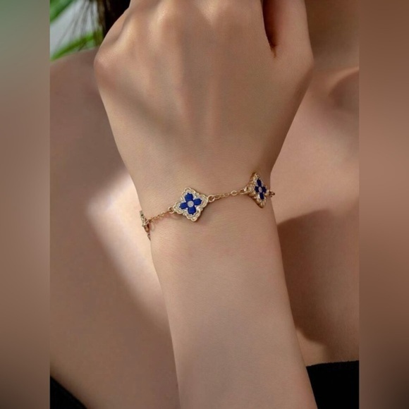 Jewelry - 18K Gold Luxury Clover Bracelet - Blue